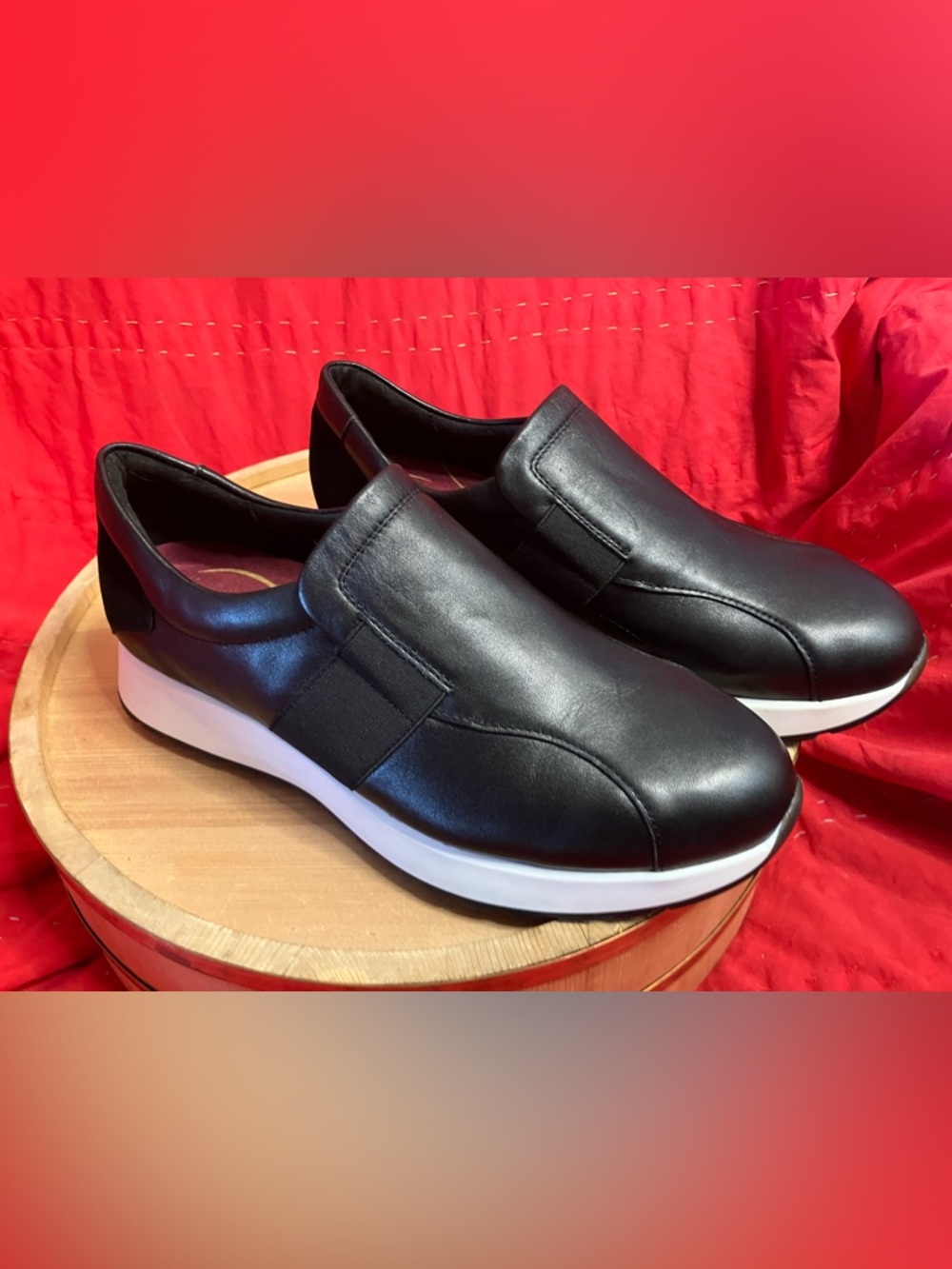 EUC Munro Laurel Leather Sneakers Women’s  Black Arch Support Comfort Sz 8.5